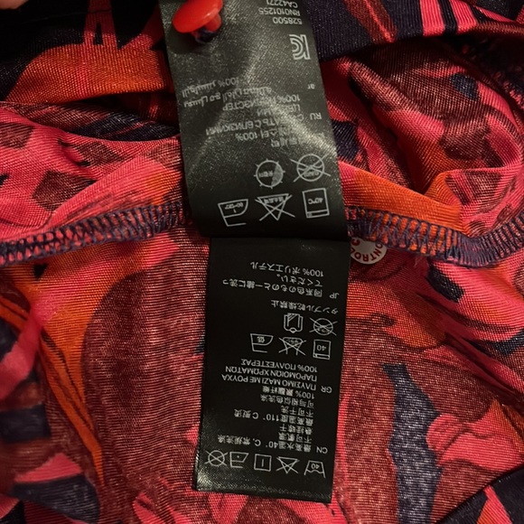 H&M Women’s Top Size M with elastic band and button back - Picture 8 of 9